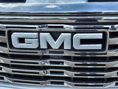 Used 2022 GMC Sierra 1500 Denali w/ Denali Reserve Package AWD/4WD image 17