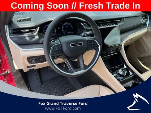 Used 2025 Jeep Grand Cherokee L Limited w/ Luxury Tech Group II AWD/4WD image 16