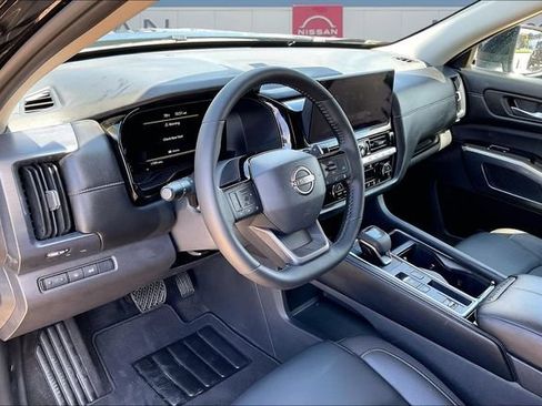 Used 2026 Nissan Pathfinder SL FWD image 16