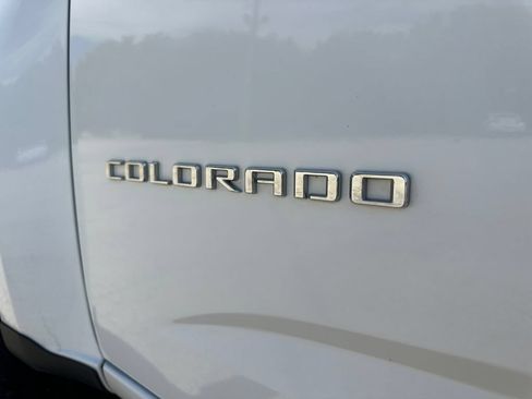 Used 2022 Chevrolet Colorado LT w/ LT Convenience Package AWD/4WD image 10