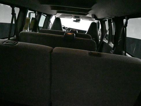 Used 2025 Chevrolet Express 3500 LT w/ LT Preferred Equipment Group RWD image 16