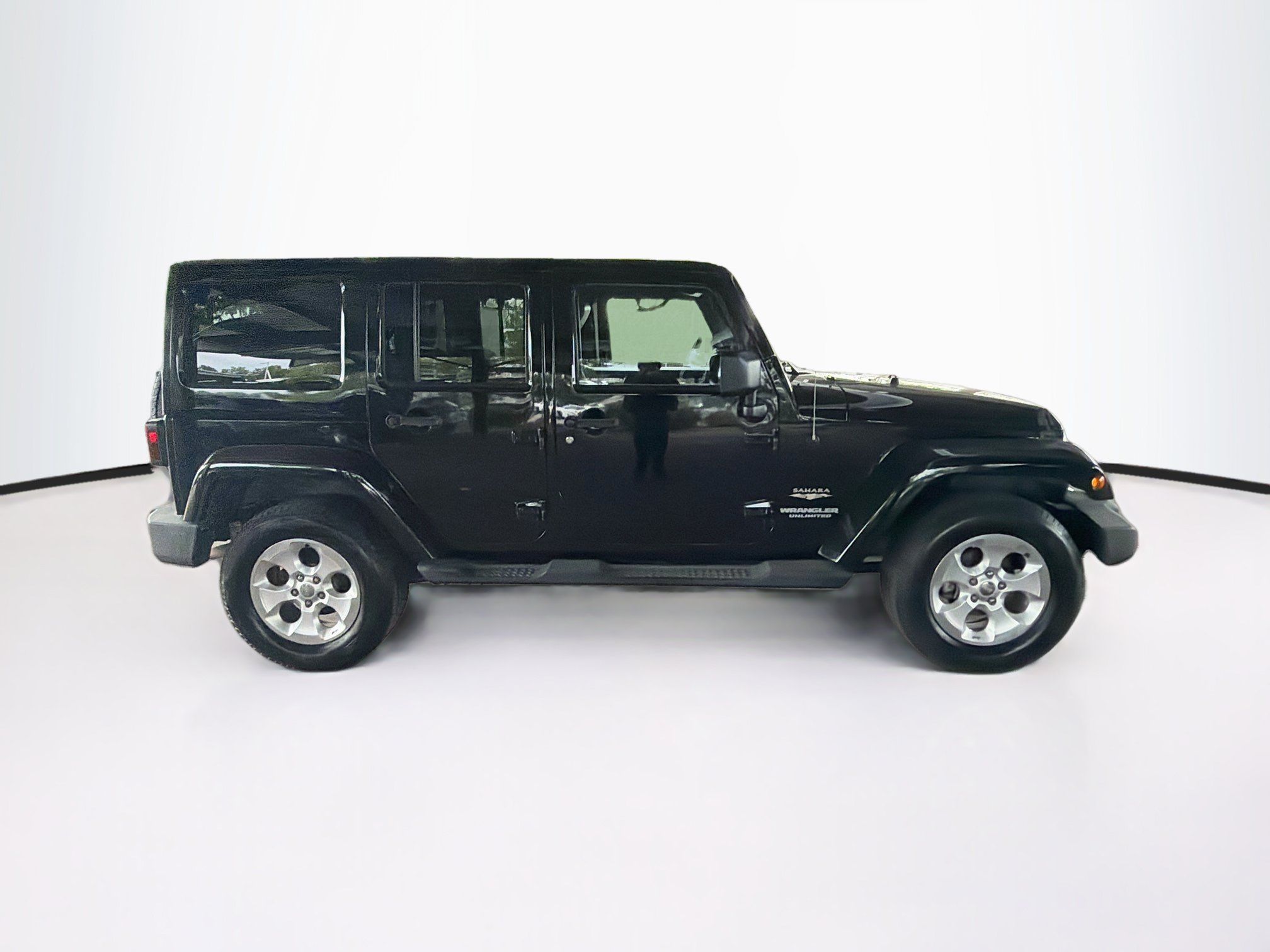 Used 2013 Jeep Wrangler Unlimited Sahara w/ Connectivity Group AWD/4WD image 10
