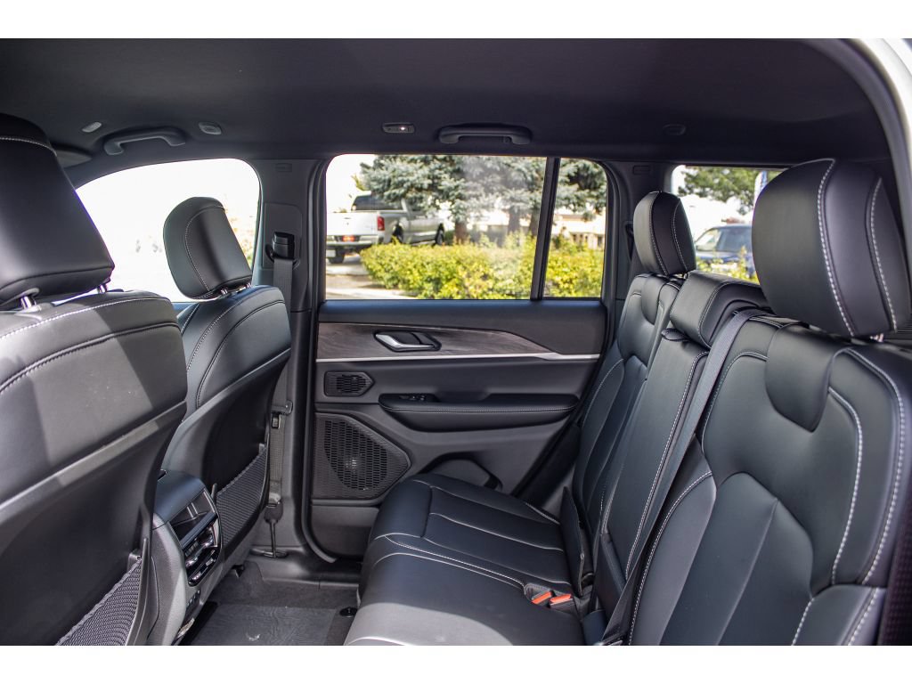 New 2026 Jeep Grand Cherokee Limited AWD/4WD image 17