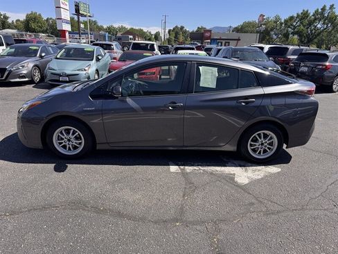 Used 2018 Toyota Prius Two w/ Prius Two Safety Plus Package FWD image 4