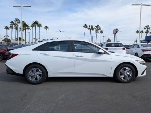 New 2026 Hyundai Elantra SE image 5