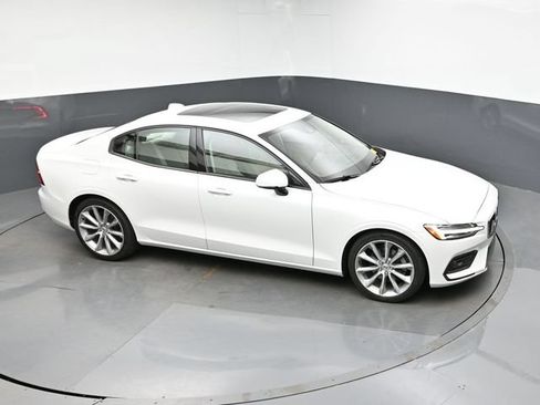 Used 2021 Volvo S60 T5 Momentum w/ Premium Package FWD image 18