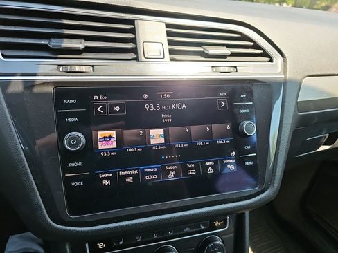 Used 2021 Volkswagen Tiguan SE AWD/4WD image 18