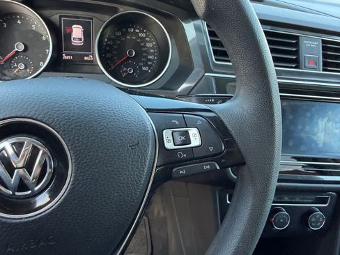 Used 2018 Volkswagen Tiguan S image 17