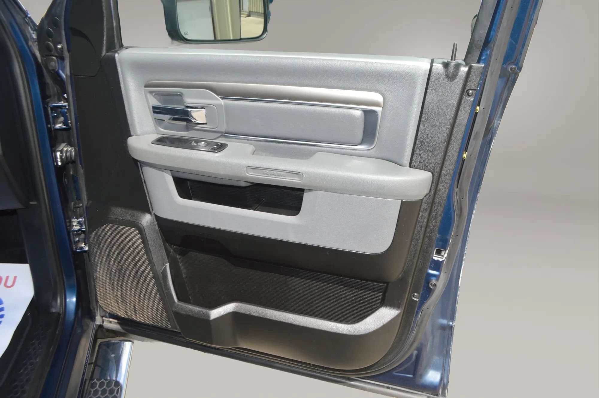 Used 2020 RAM 1500 Classic SLT w/ Luxury Group RWD image 25