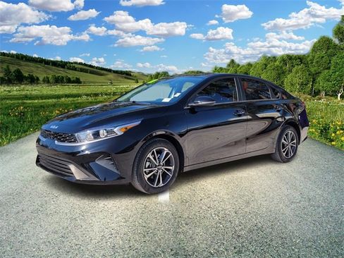 Used 2024 Kia Forte LXS w/ LXS Technology Package image 2