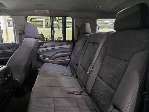 Used 2017 Chevrolet Suburban LS RWD image 9
