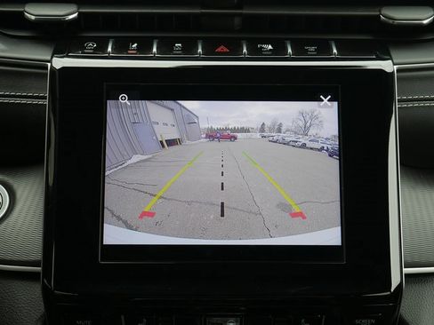 Used 2023 Jeep Grand Cherokee Altitude image 7