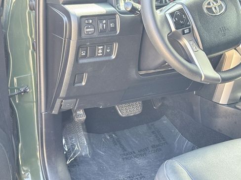 Used 2022 Toyota 4Runner TRD Sport w/ Technology Package AWD/4WD image 17
