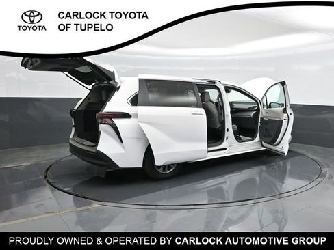 Used 2024 Toyota Sienna LE image 45