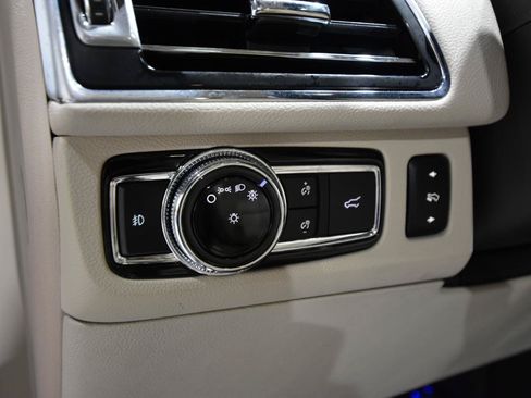 Used 2019 Lincoln Navigator Reserve AWD/4WD image 15