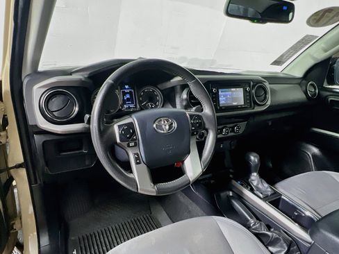 Used 2017 Toyota Tacoma SR5 w/ Tow Package AWD/4WD image 28