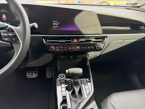 Certified 2024 Kia Niro EX Touring image 26