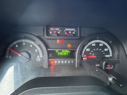 Used 2015 Ford E-350 and Econoline 350 Super Duty image 12