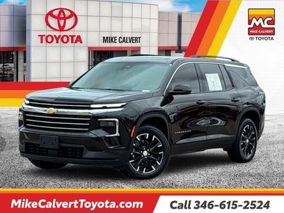 Used 2025 Chevrolet Traverse LT w/ Sun and Wheel Package