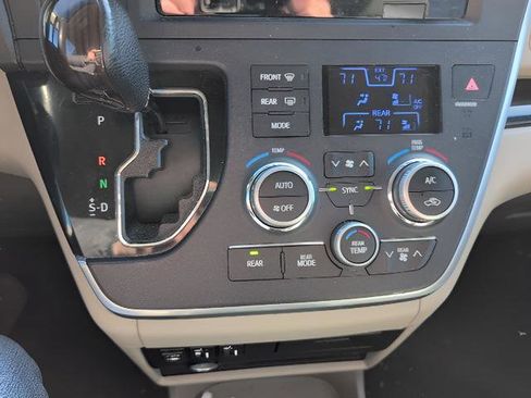 Used 2015 Toyota Sienna XLE Premium image 14