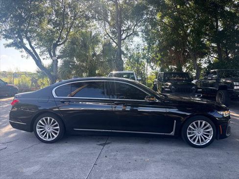 Used 2022 BMW 740i w/ Premium Package RWD image 6