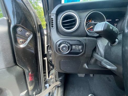 Used 2020 Jeep Wrangler Unlimited Sahara AWD/4WD image 14