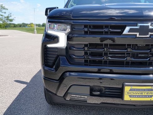 Used 2025 Chevrolet Silverado 1500 RST AWD/4WD image 3
