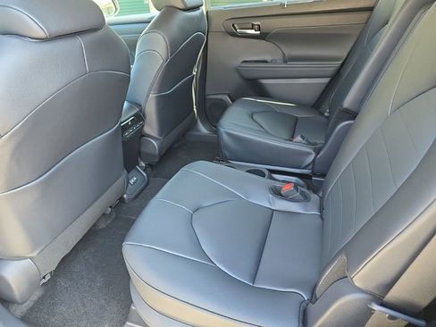 Certified 2026 Toyota Highlander XLE image 14