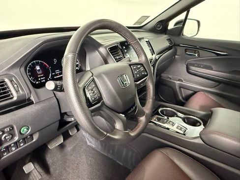 Used 2025 Honda Ridgeline Black Edition image 16
