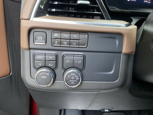 Used 2025 Chevrolet Tahoe High Country AWD/4WD image 18