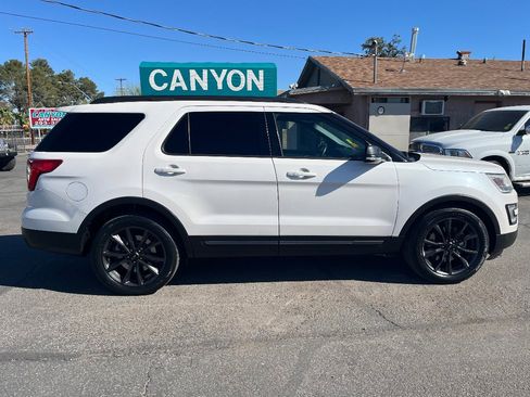 Used 2017 Ford Explorer XLT w/ Equipment Group 202A image 3