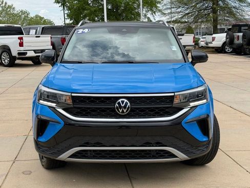 Used 2024 Volkswagen Taos SE FWD image 2