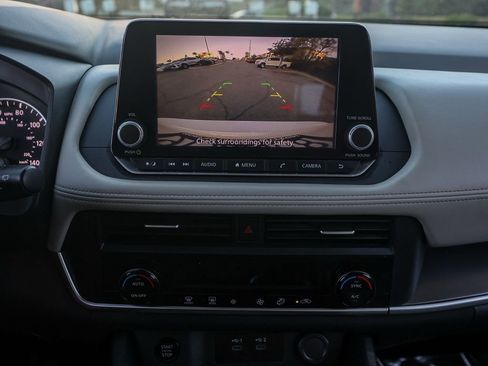 Used 2025 Nissan Rogue SV image 29