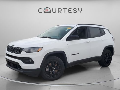 Used 2025 Jeep Compass Latitude w/ Convenience Group image 1