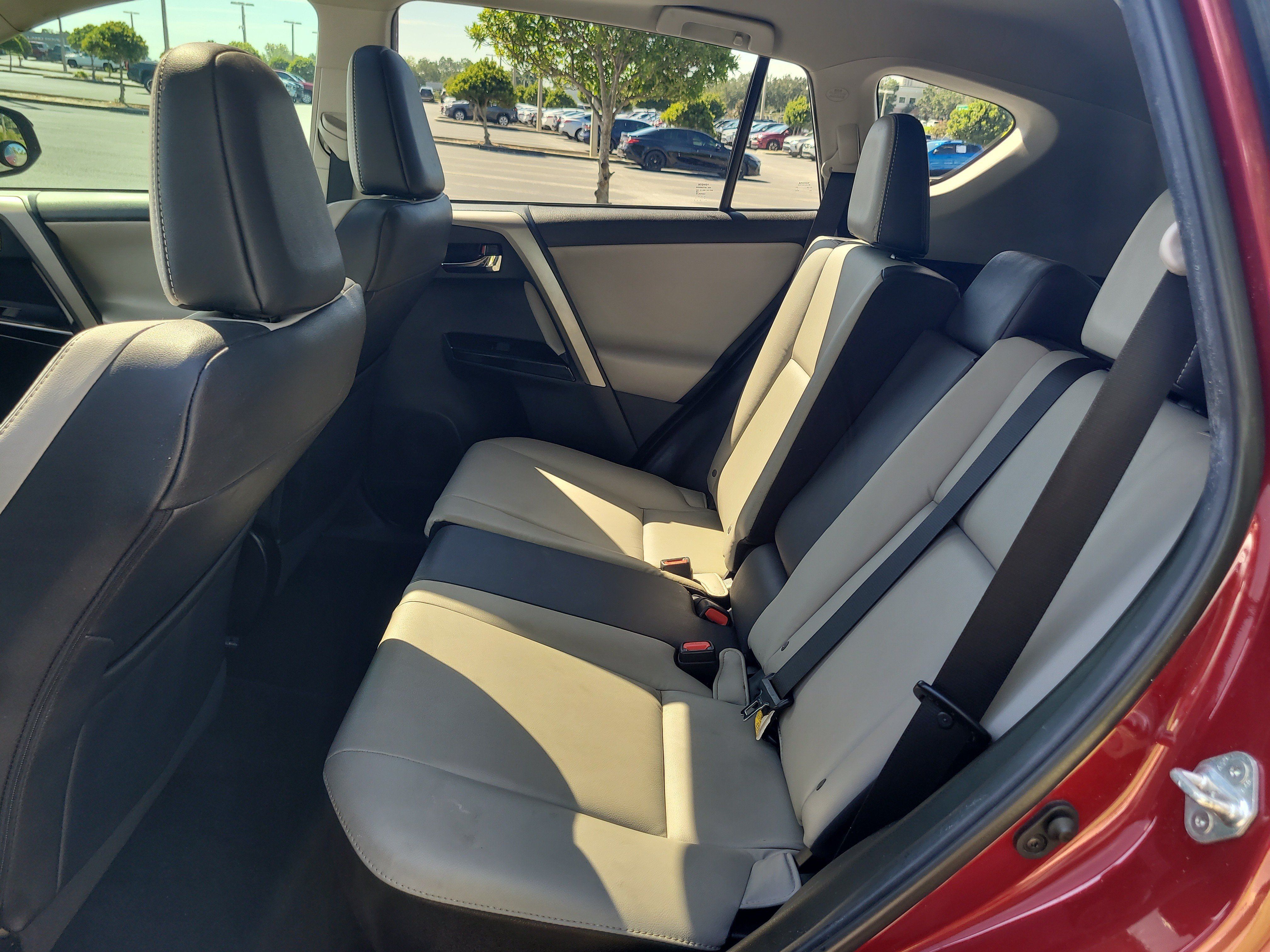 Used 2018 Toyota RAV4 Limited FWD image 15