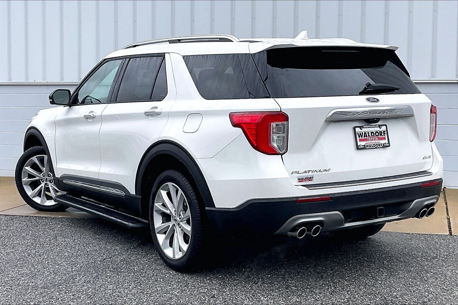 Used 2024 Ford Explorer Platinum w/ Technology Package AWD/4WD image 15