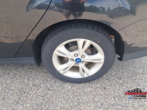 Used 2013 Ford Focus SE w/ SE Winter Pkg FWD image 12