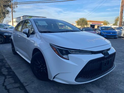 Used 2020 Toyota Corolla LE image 3