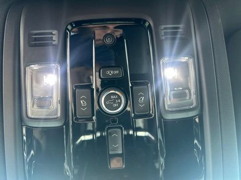 Used 2026 GMC Yukon Elevation AWD/4WD image 17