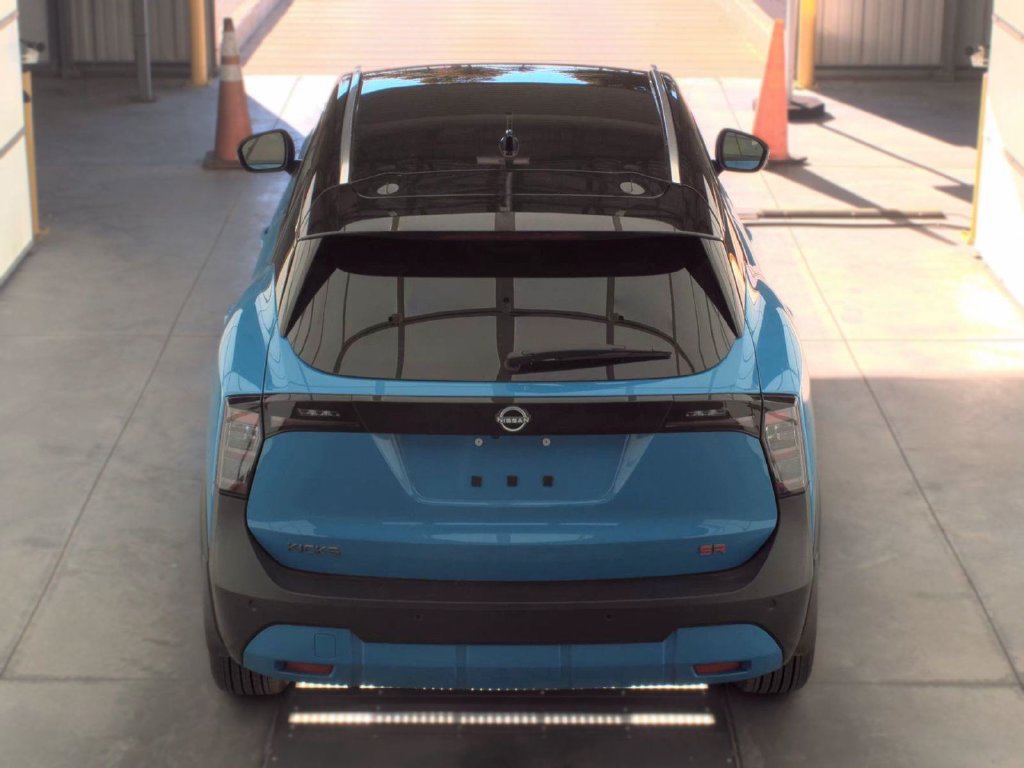 Used 2025 Nissan Kicks SR FWD image 2