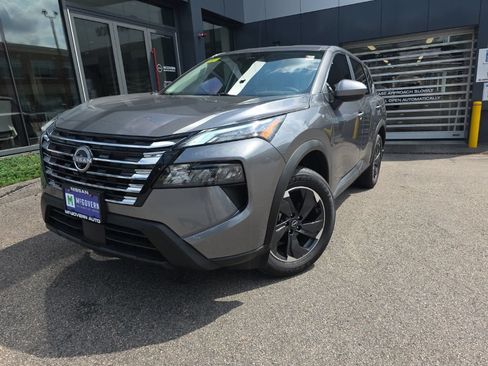 Used 2026 Nissan Rogue SV AWD/4WD image 2