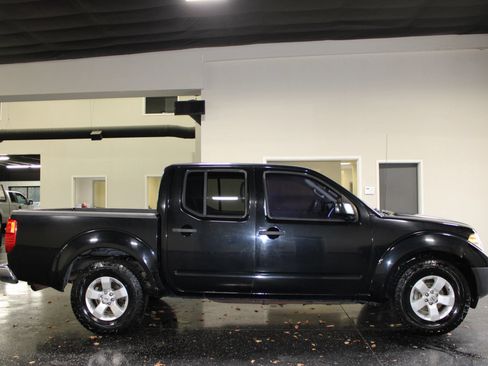 Used 2012 Nissan Frontier SV RWD image 2