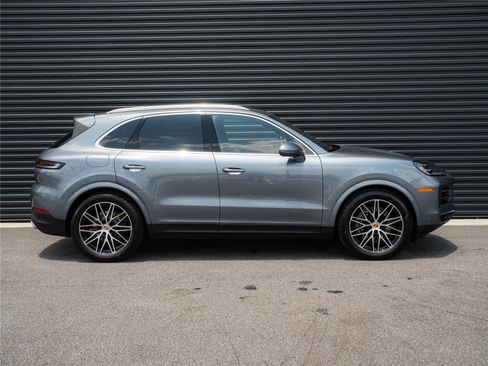 Certified 2026 Porsche Cayenne AWD/4WD image 28