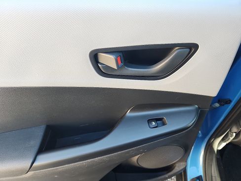 Used 2021 Hyundai Kona SE image 27