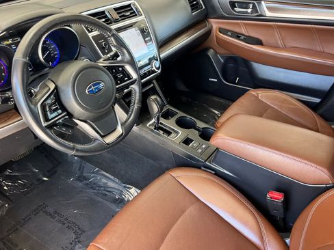 Used 2018 Subaru Outback 2.5i Touring w/ Popular Package #3 AWD/4WD image 11