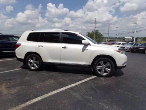 Used 2011 Toyota Highlander Limited w/ Tow Pkg AWD/4WD image 6