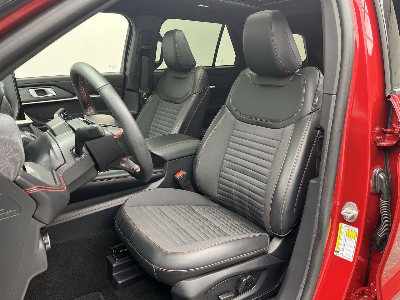 Certified 2025 Ford Explorer ST-Line w/ Premium Package AWD/4WD image 11