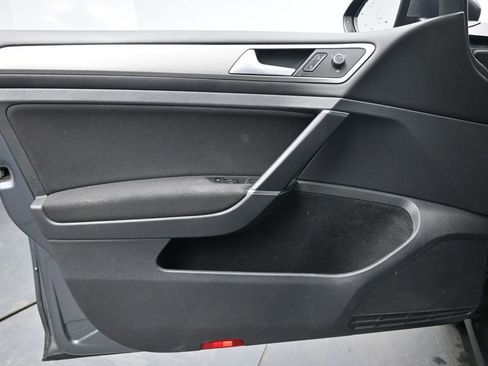 Used 2016 Volkswagen Golf S image 20