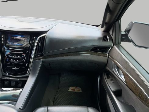 Used 2015 Cadillac Escalade Platinum AWD/4WD image 13