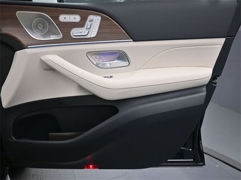 New 2026 Mercedes-Benz GLS 450 4MATIC image 31